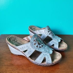 Natural Soul Sandels Size 6.5M